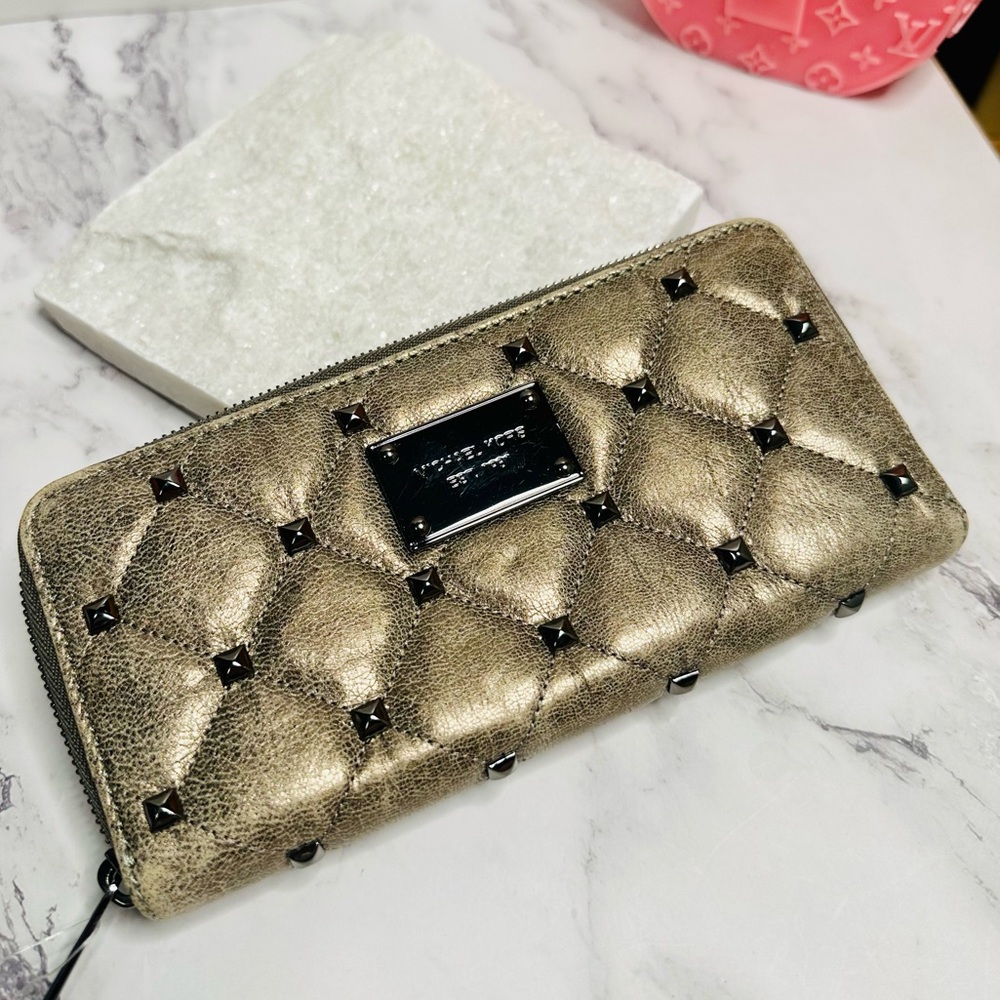NEW! Michael Kors Distressed Quilted Dark Gray Nickel Leather & Stud Long Wallet - Picture 6 of 14